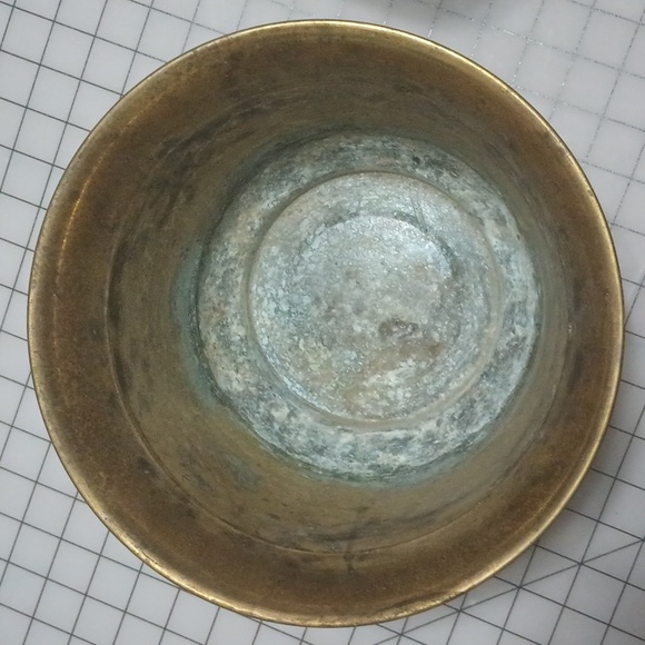 Two Brass Vases with Rope Cord Details - Picture 4 of 6